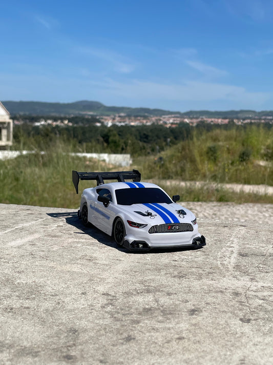 Mustang RC Drift 4WD — Luzes Néon + Kit de Cones