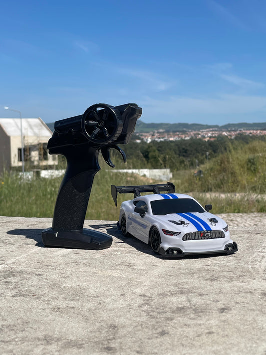 Mustang RC Drift 4WD — Luzes Néon + Kit de Cones